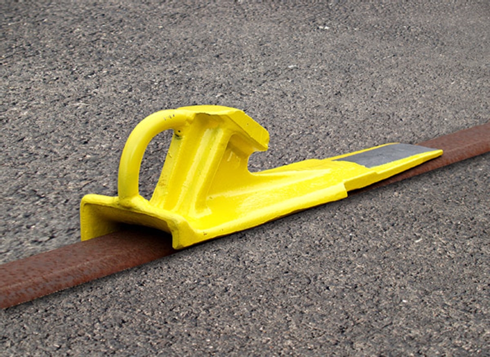 Right Chocking Rail Skid for Flush Rail
Tamper-proof chock for freight cars, idling locomotives, or mine cars on flat track. Low clearance, 4" above top of rail.  Weight 13 lbs